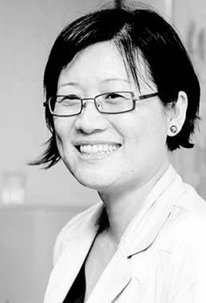 A black and white photo of Shu-mei Shih wearing glasses.